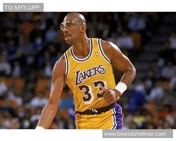 卡里姆阿卜杜尔贾巴尔的传奇冠军之路与伟大篮球生涯回顾