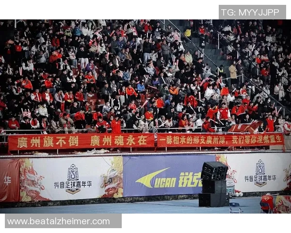 足球明星齐聚抖音平台展现风采引发粉丝热潮与互动盛宴